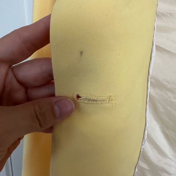 SOLD!!! ZARA Yellow Blazer with Tailored Fit and Classic Lapels - Picture 3 of 5